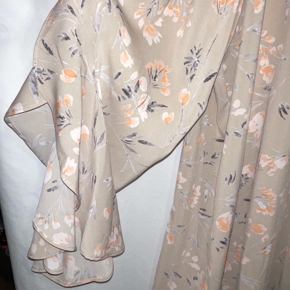 Calvin Klein NWT XL Ruffle sleeve- Tan floral - Picture 4 of 6